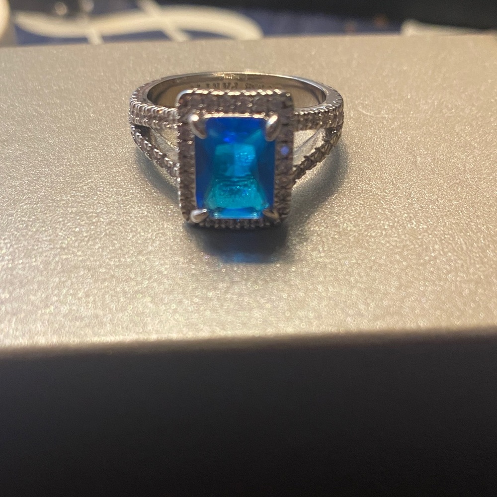 Beauitful blue stone ring worn once size 7